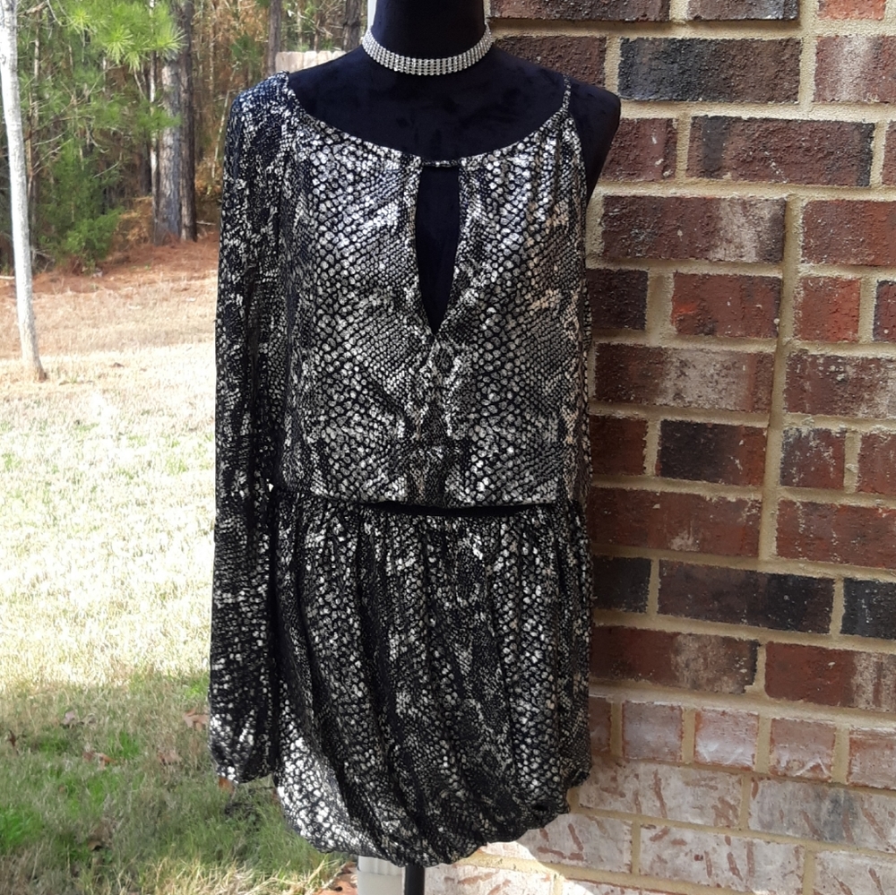 🔥ONE SLEEVE DRESS🔥 - Picture 4 of 6